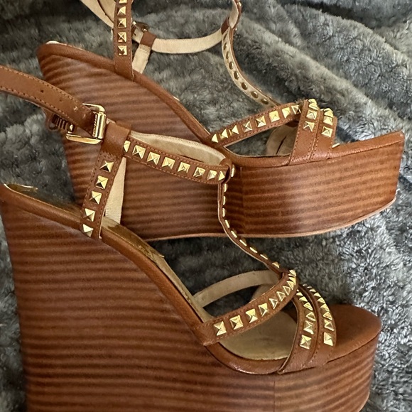 Pre loved wedges - Picture 2 of 3